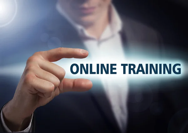 El hombre de negocios presiona el botón de entrenamiento en línea en pantallas virtuales. B) —  Fotos de Stock