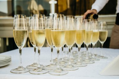 Şampanya ile gözlük