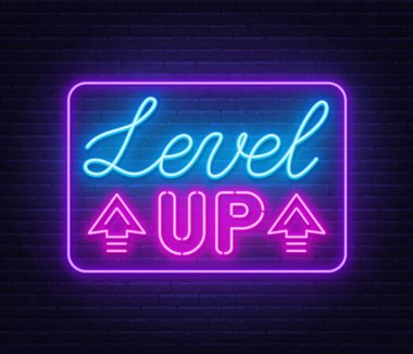 Tuğla duvar arkaplanındaki neon ışığı düzeyi.