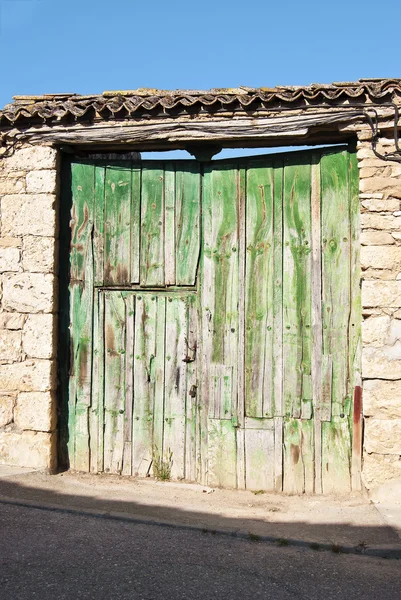 Rural green door — Stock Photo, Image