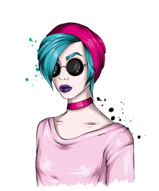 Gözlüklü ve şık şapkalı güzel bir kız..