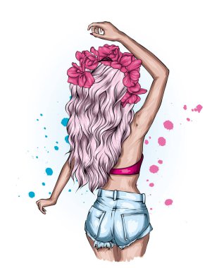 Şık giyinmiş güzel bir kız..