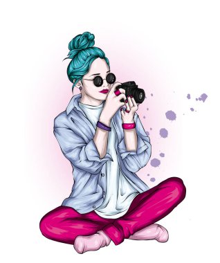 Şık giyinmiş ve saçını kestirmiş güzel bir kız. Moda, tarz, giysi ve aksesuarlar. Vektör illüstrasyonu.