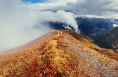 Kalın sis Dağı geçidinde Goulet. Georgia, Svaneti. Europe.