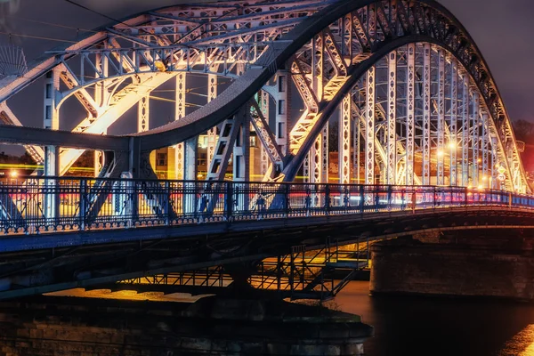 Bridge Vistula floden strandpromenad, Krakow, Polen — Stockfoto