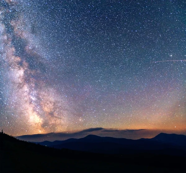 Fantastic winter meteor shower and the snow-capped mountains — Stock Photo, Image