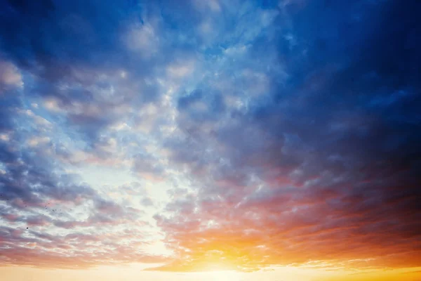Kupovité mraky při západu slunce — Stock fotografie