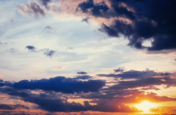Cumulus wolken bij zonsondergang — Stockfoto
