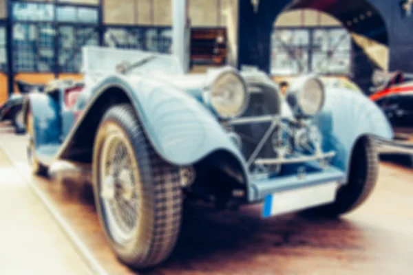 Retro-Auto. natürlichen unscharfen Hintergrund. sanftes Licht. — Stockfoto