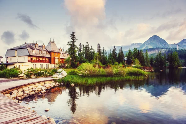 Fantastická Shtrbske Pleso Vysoké Tatry. Slovensko, Evropa. — Stock fotografie