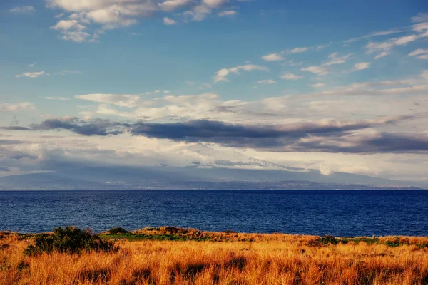 Vista de primavera de la costa en la ciudad de la puesta del sol Trapani. Sicilia, Italia — Foto de Stock