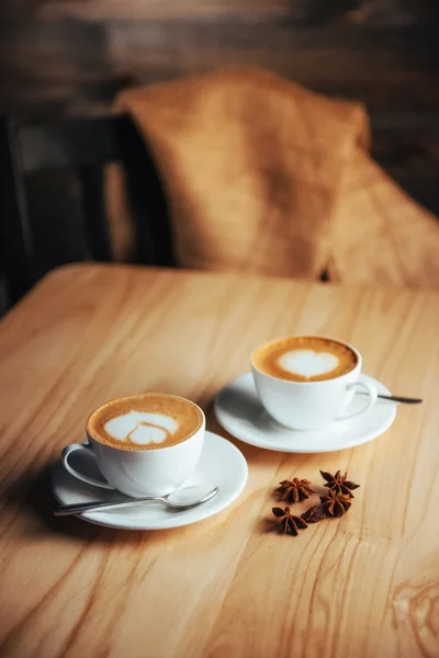 Dos tazas de café gourmet capuchino — Foto de Stock