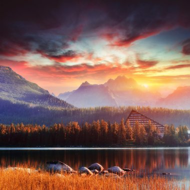 Fantastik Shtrbske Pleso yüksek Tatras. Slovakya, Europe.