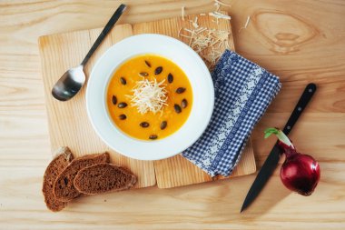 Beyaz kase, diyet sebze çorbası, kabak çorbası