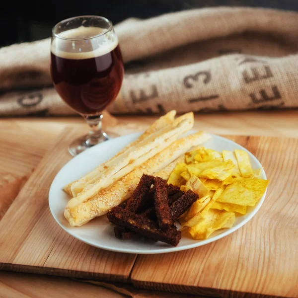 Chips Crispy Crackers Black Bread Sesame Sticks Beer — Stock Photo, Image