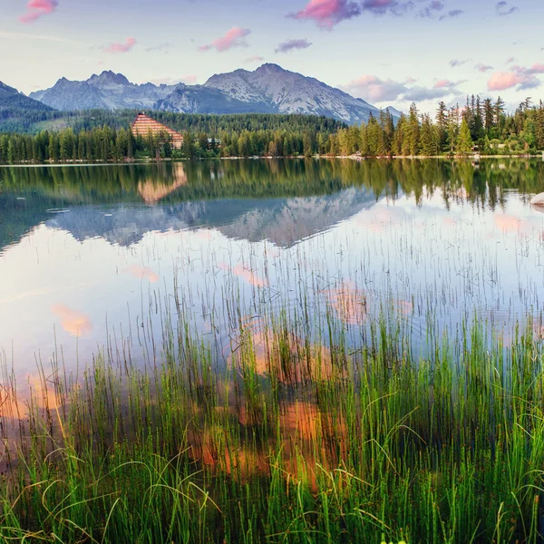 Görkemli Dağ Gölü Milli Parkı Yüksek Tatra Içinde Strbske Pleso — Stok fotoğraf