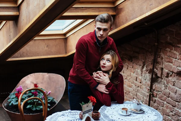 Bello Giovane Uomo Donna Stanno Celebrando San Valentino Ristorante Uomo — Foto Stock