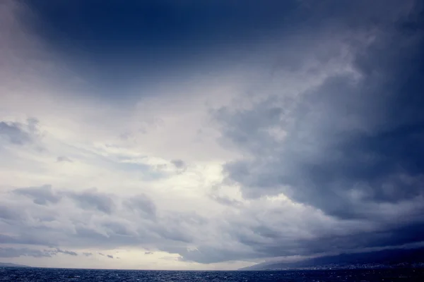 Nuvens Cumulus Sobre Mar — Fotografia de Stock