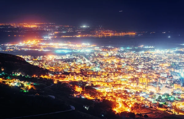 Sahilde Bir Gece Ile Şehir — Stok fotoğraf