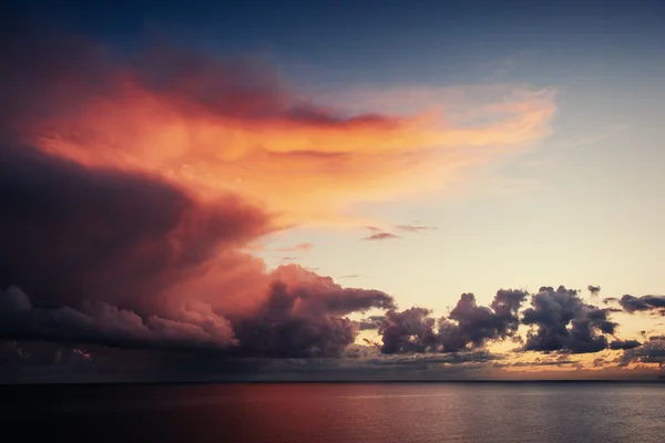 Ciel Coloré Avec Fond Soleil Dans Les Montagnes Coucher Soleil — Photo