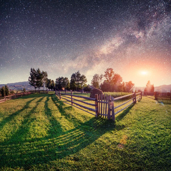 Fantastic Starry Sky Stacks Traditional Mountain Villages Carpathians Ukraine — Stock Photo, Image