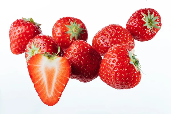 Erdbeeren isoliert über weißem Hintergrund — Stockfoto