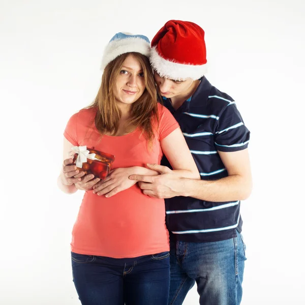 Pregnant woman with her husband with a gift — Stock Photo, Image