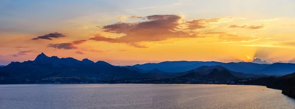 Mountain and sea — Stock Photo, Image