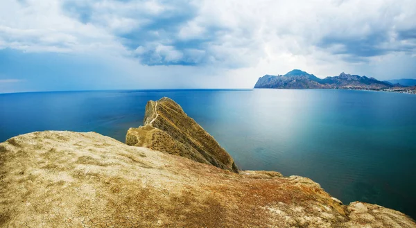 Гора и море — стоковое фото