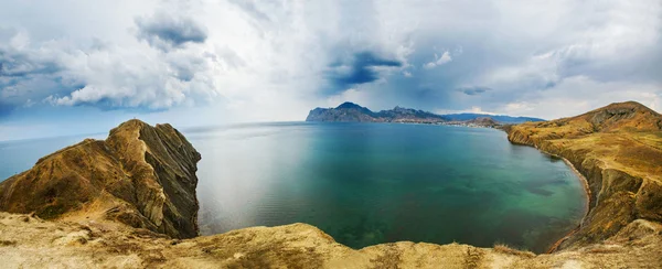 Гора и море — стоковое фото