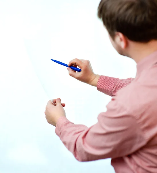 El hombre escribe — Foto de Stock