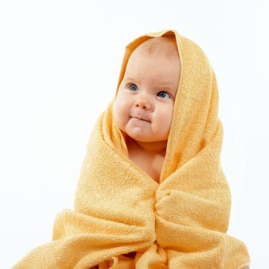 Sarı havlu bebek