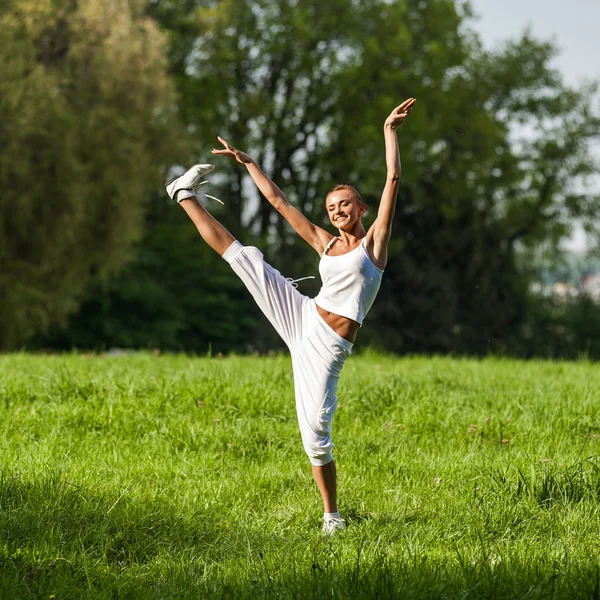 Žena sportovní výcvik — Stock fotografie