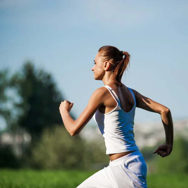 Entrenamiento de mujer deportiva — Foto de Stock