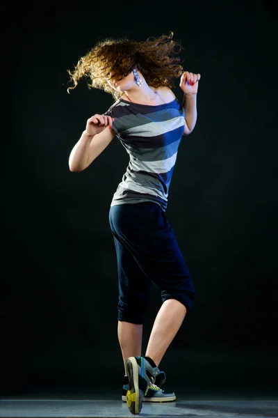 Женщины танцуют — стоковое фото