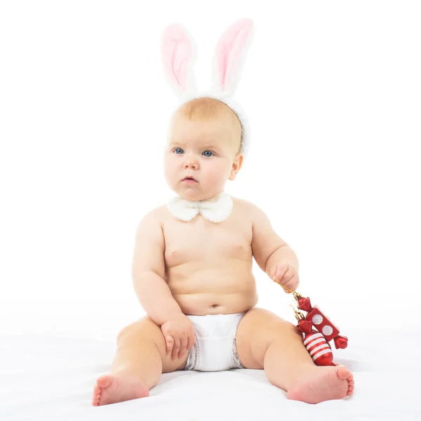 Bebeği tavşan kulakları ile — Stok fotoğraf