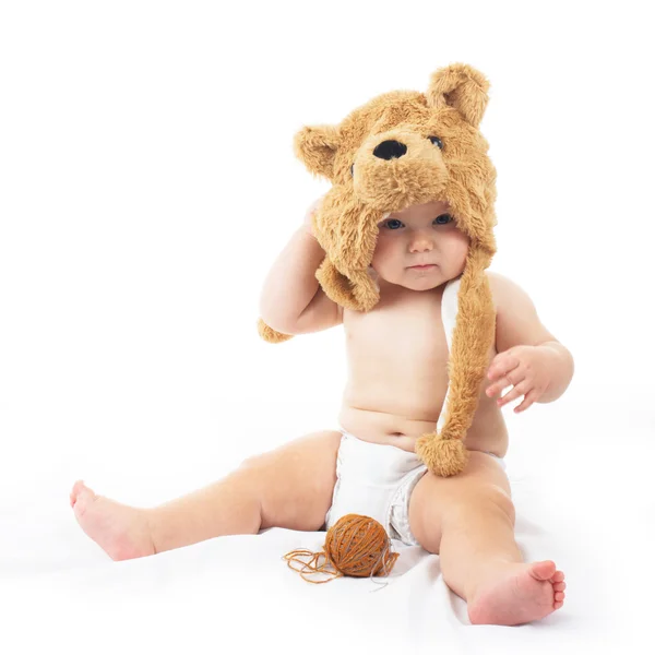 Baby mit Bärenmütze — Stockfoto