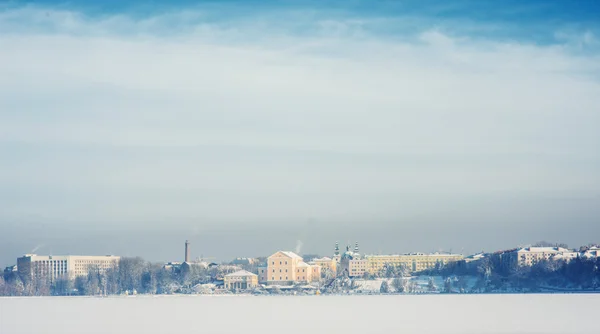 호수에 도시 — 스톡 사진