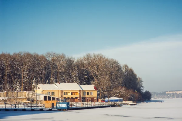 Town on the lake — Stock Photo, Image