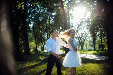 Genç Romantik Çift