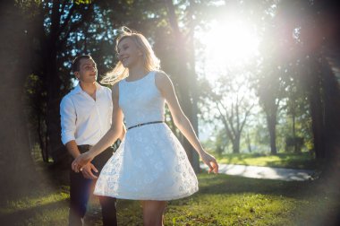 Genç Romantik Çift