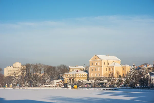 Town on the lake — Stock Photo, Image