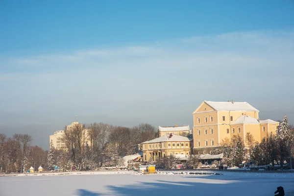 Town on the lake — Stock Photo, Image