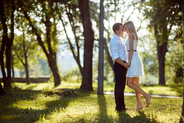 Pareja joven — Foto de Stock