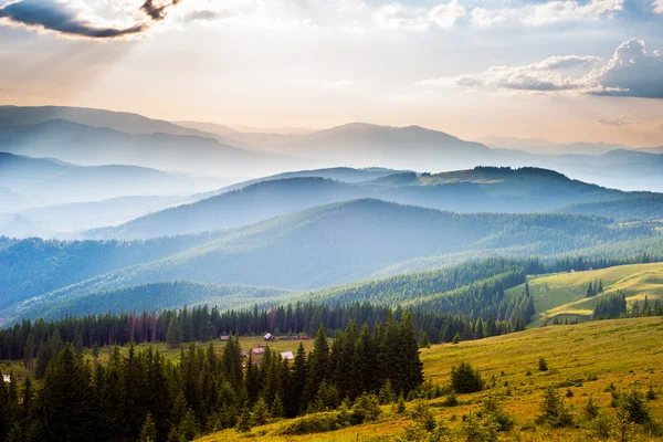 View of misty fog mountains in autumn — Stock Photo, Image