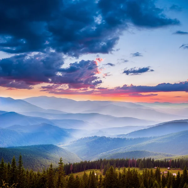 Letní krajina v horách — Stock fotografie