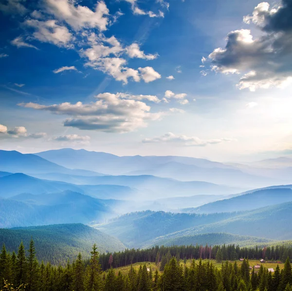 View of misty fog mountains in autumn — Stock Photo, Image