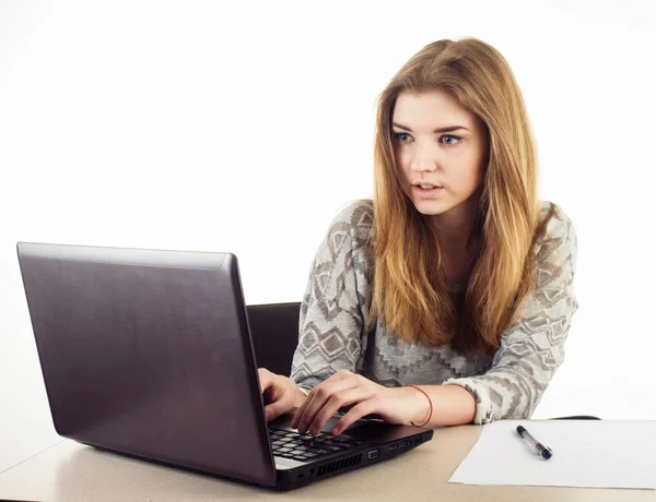 Zakelijke vrouw met notebook — Stockfoto