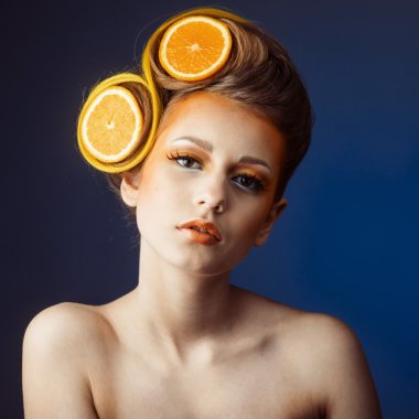 kadın saç meyve ile