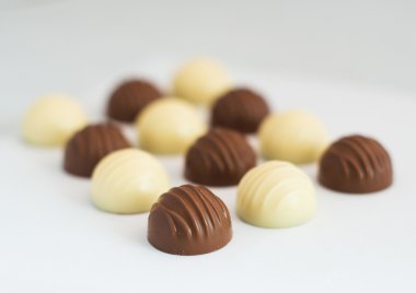 Beyaz arkaplanda şeker 